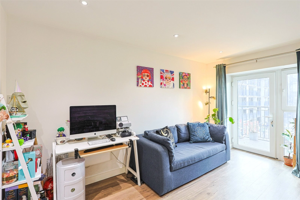1 bedroom apartments/flats for sale in East Drive, Beaufort Park, Colindale - NW9 view 6