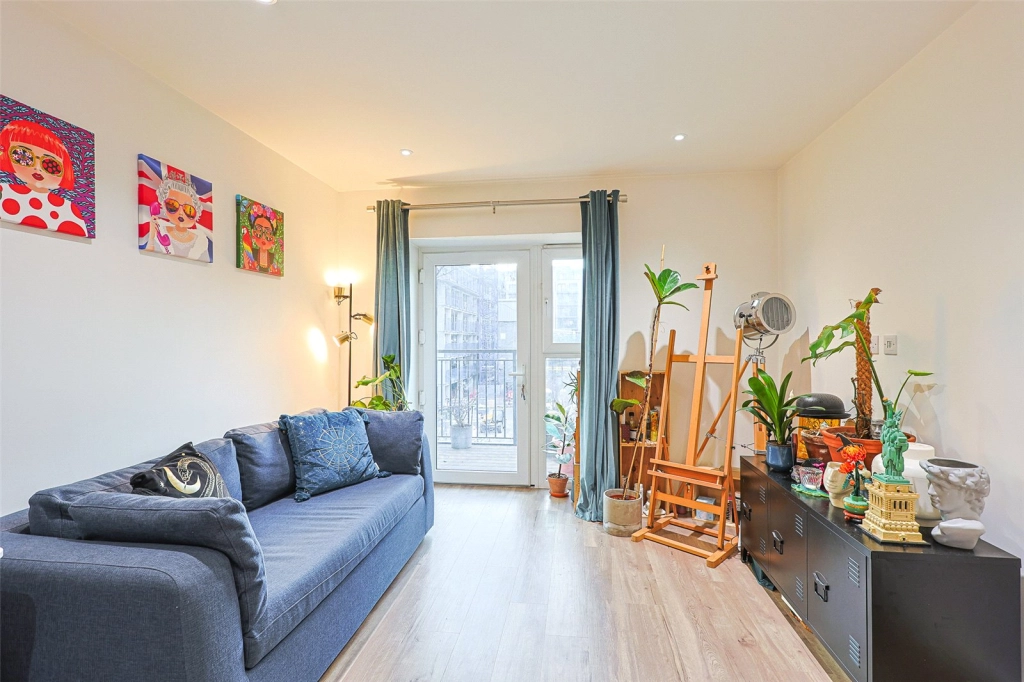 1 bedroom apartments/flats for sale in East Drive, Beaufort Park, Colindale - NW9 view 3