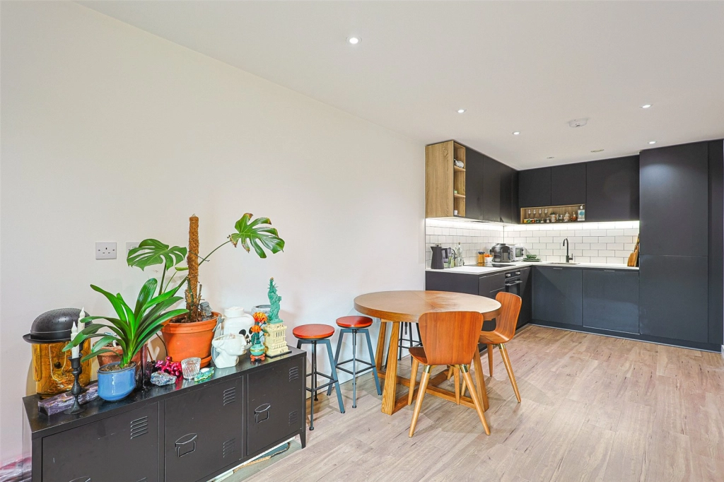 1 bedroom apartments/flats for sale in East Drive, Beaufort Park, Colindale - NW9 view 2