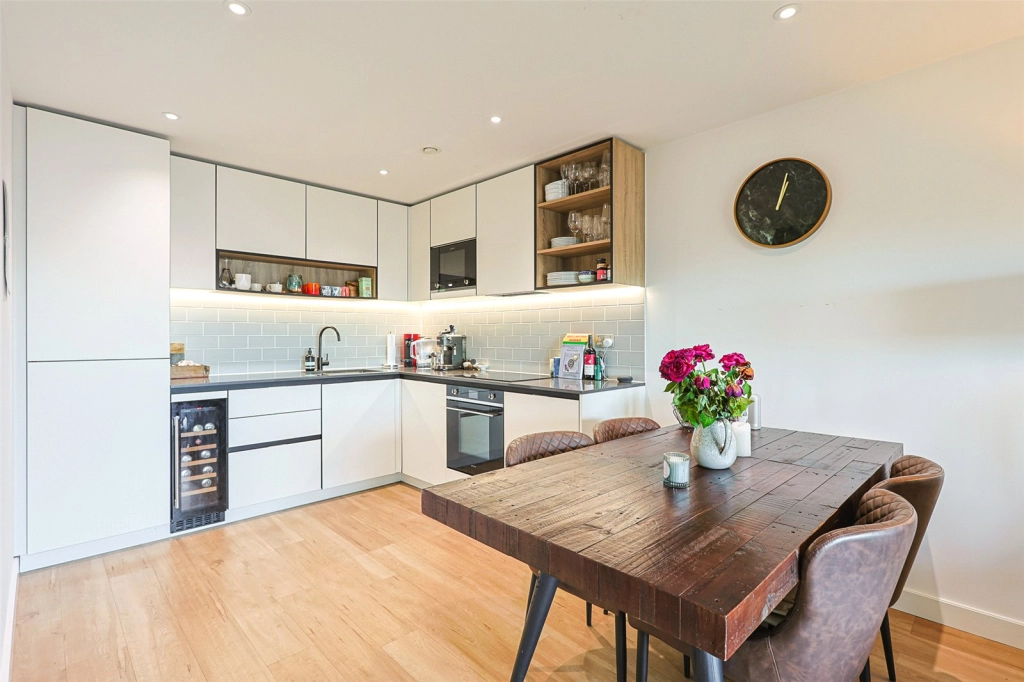 2 bedrooms apartments/flats for sale in Beaufort Square, Beaufort Park, Colindale - NW9 view 11