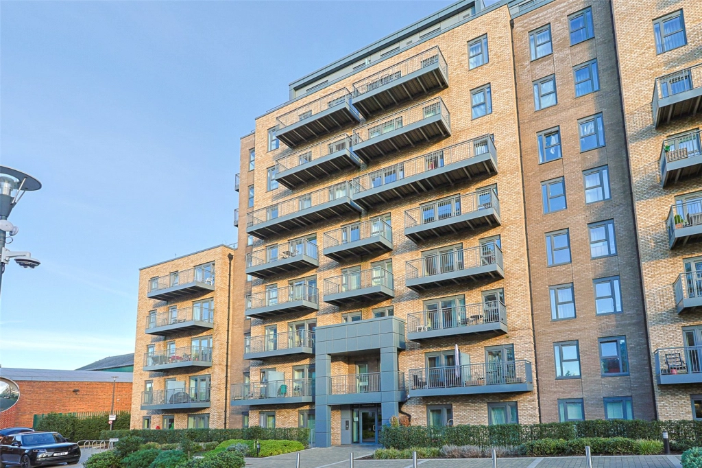 2 bedrooms apartments/flats for sale in Beaufort Square, Beaufort Park, Colindale - NW9 view 8