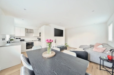 Bornedene, Potters Bar, Hertfordshire EN6 image 2