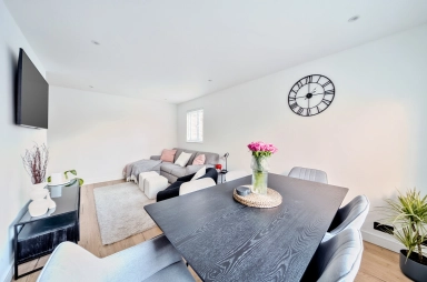 Bornedene, Potters Bar, Hertfordshire EN6 image 15