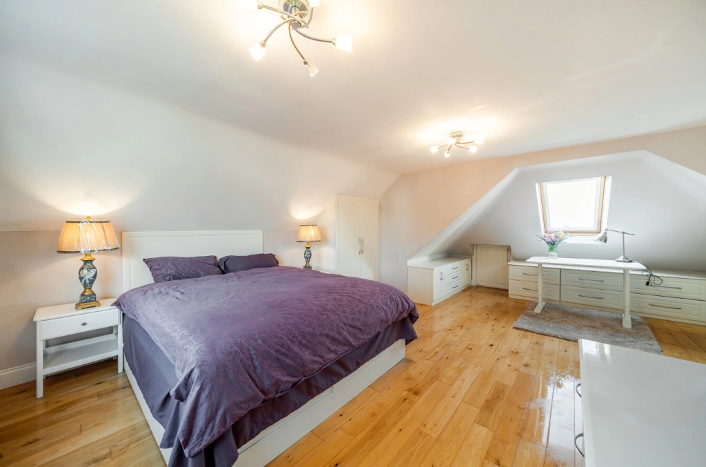 5 bedrooms houses for sale in Colindeep Gardens, Hendon - NW4 view 5