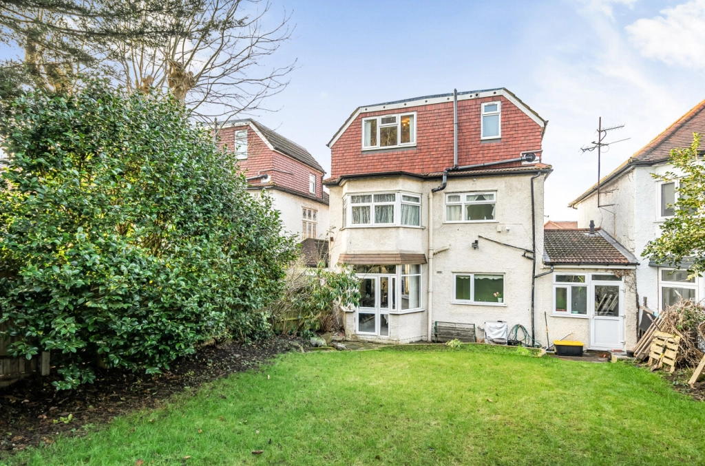 5 bedrooms houses for sale in Colindeep Gardens, Hendon - NW4 view 11