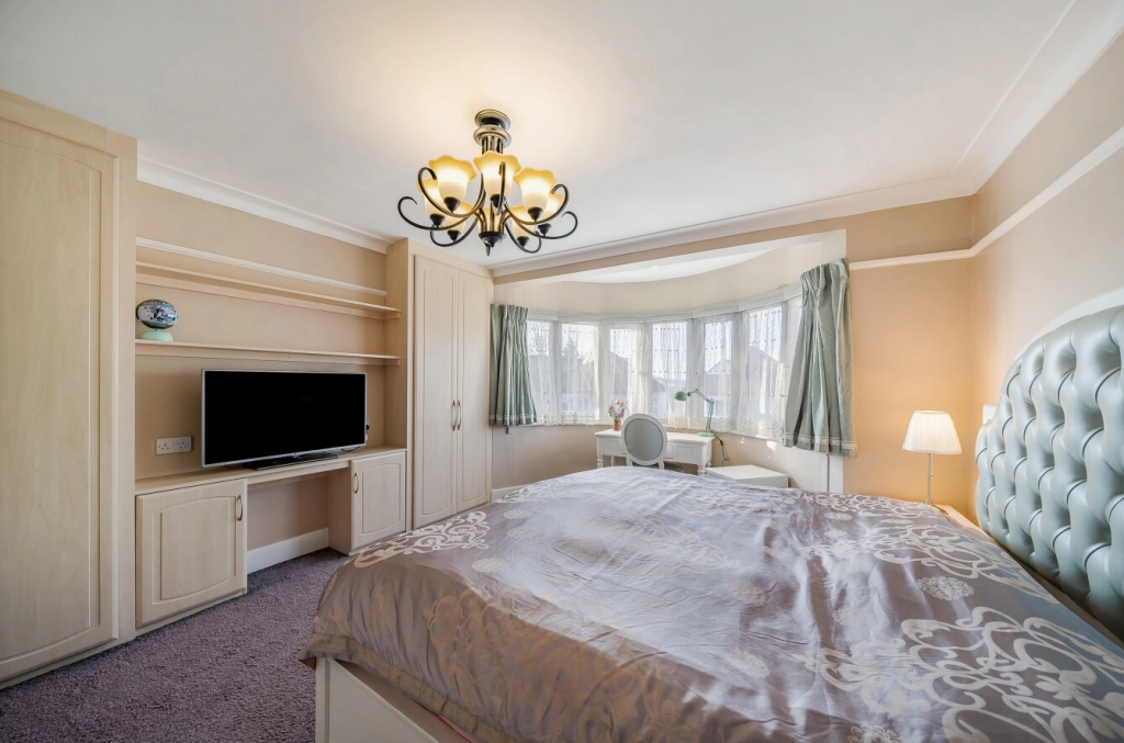 5 bedrooms houses for sale in Colindeep Gardens, Hendon - NW4 view 18
