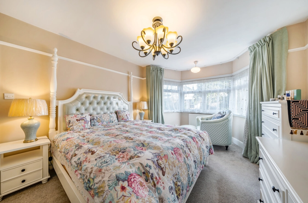 5 bedrooms houses for sale in Colindeep Gardens, Hendon - NW4 view 7