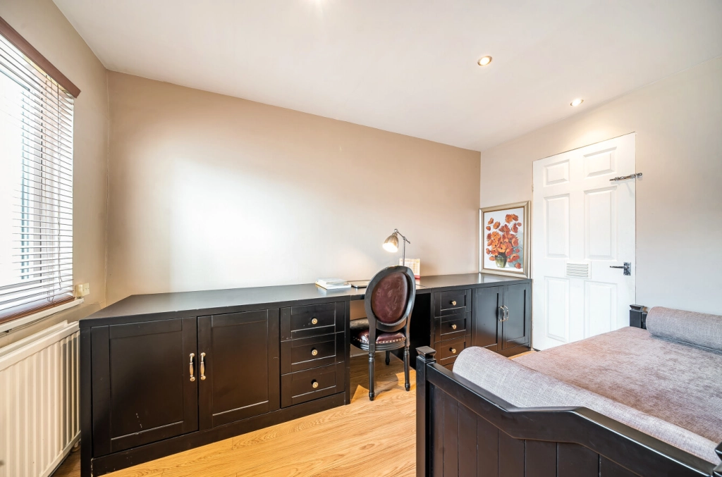 5 bedrooms houses for sale in Colindeep Gardens, Hendon - NW4 view 13