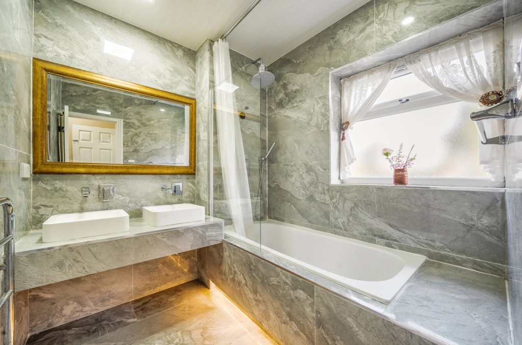 5 bedrooms houses for sale in Colindeep Gardens, Hendon - NW4 view 9