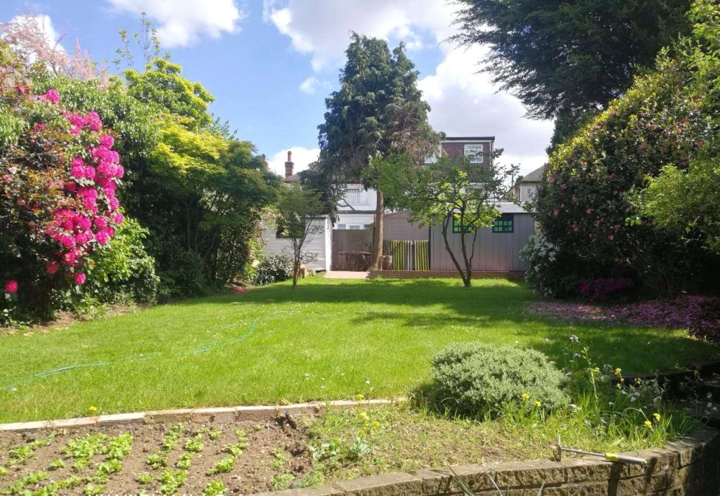 5 bedrooms houses for sale in Colindeep Gardens, Hendon - NW4 view 10