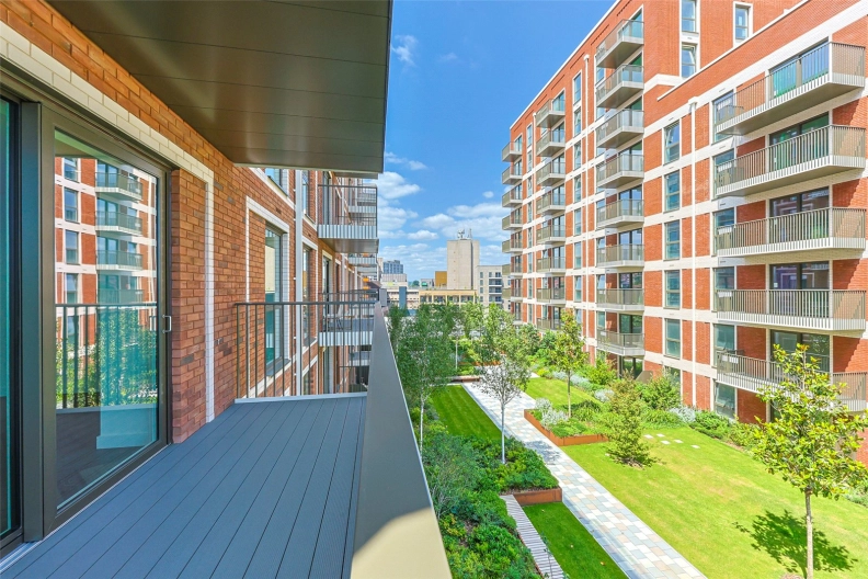 3 bedrooms apartments/flats to sale in Henshaw Parade, The Hyde, Colindale-image 10