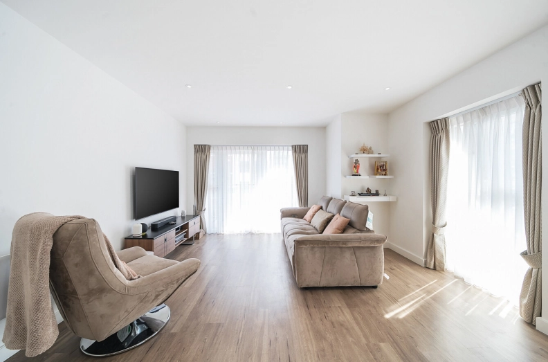 2 bedrooms apartments/flats to sale in East Drive, Beaufort Park, Colindale-image 4