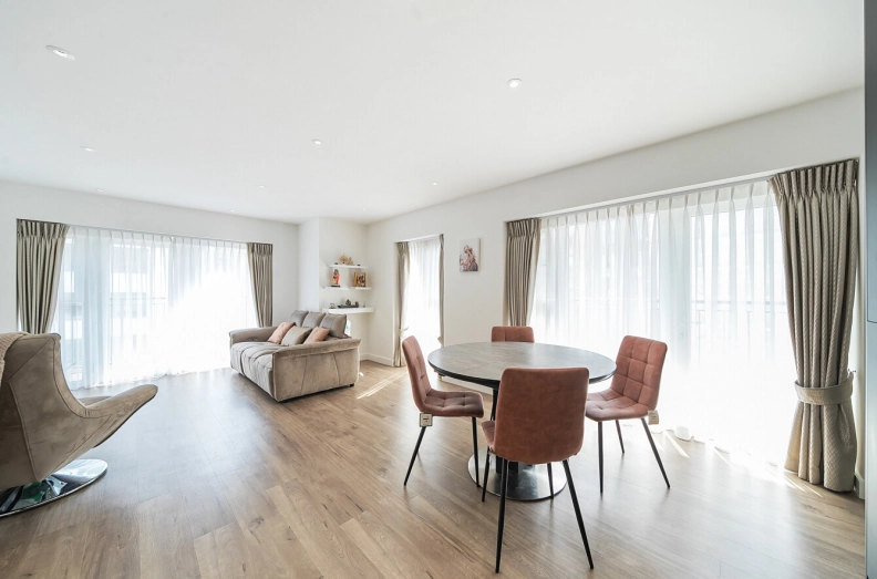 2 bedrooms apartments/flats to sale in East Drive, Beaufort Park, Colindale-image 2