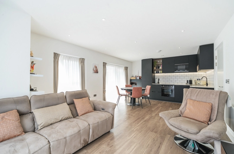 2 bedrooms apartments/flats to sale in East Drive, Beaufort Park, Colindale-image 3