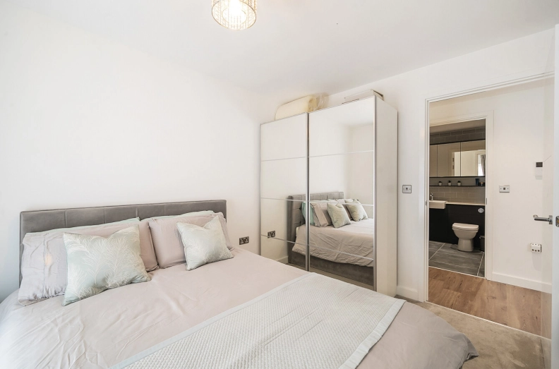 2 bedrooms apartments/flats to sale in East Drive, Beaufort Park, Colindale-image 6