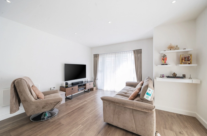 2 bedrooms apartments/flats to sale in East Drive, Beaufort Park, Colindale-image 14