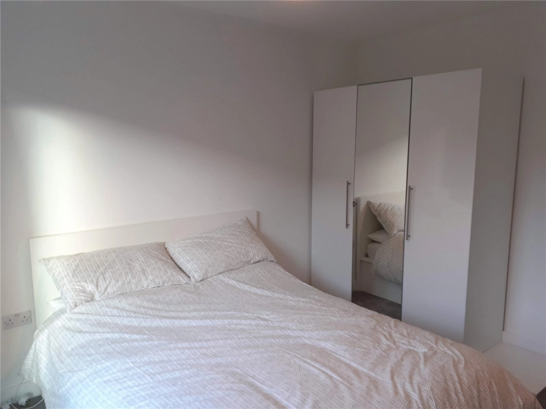 1 bedroom apartments/flats to sale in Lismore Boulevard, Colindale Gardens, Colindale-image 8