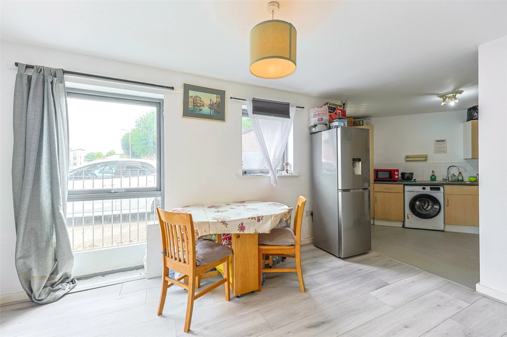 2 bedrooms apartments/flats for sale in Kenley Avenue, Colindale - NW9 view 2