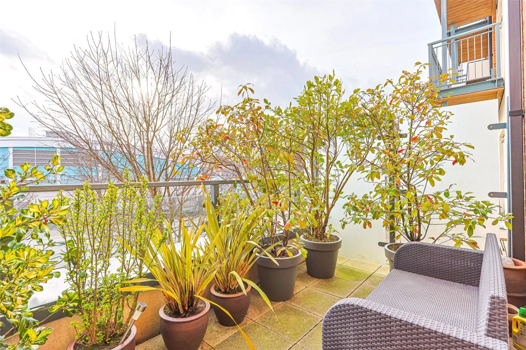 1 bedroom apartments/flats for sale in Heritage Avenue, Beaufort Park, Colindale - NW9 view 8