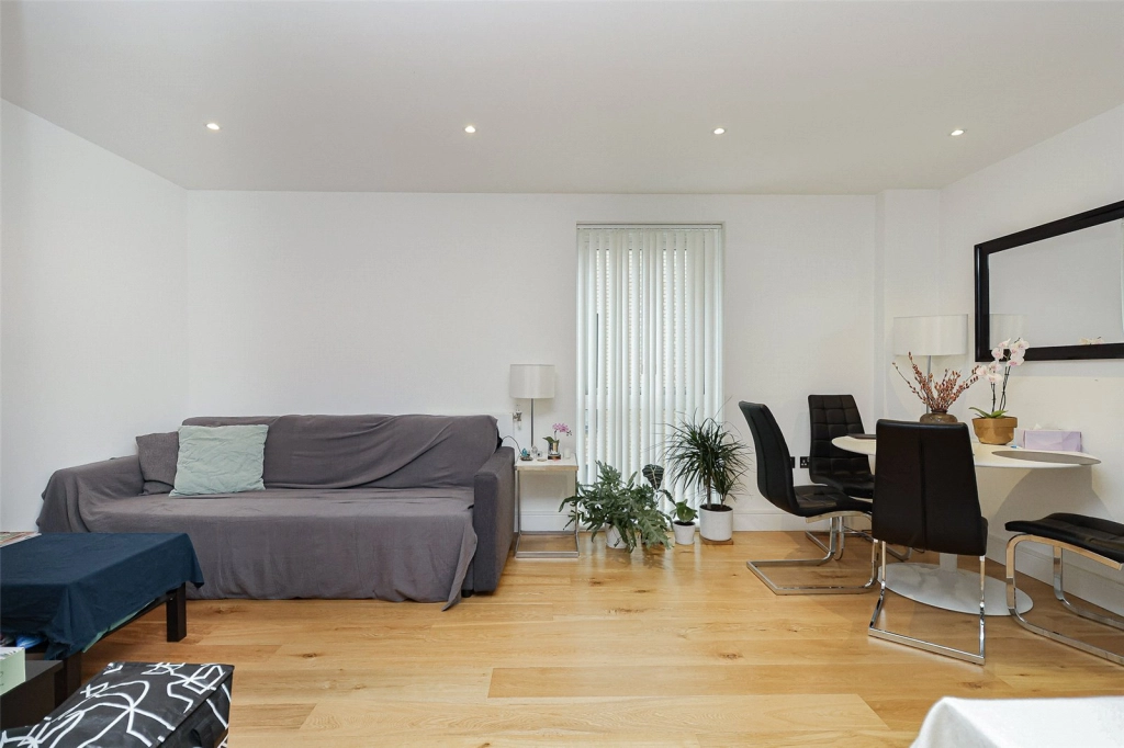 2 bedrooms apartments/flats for sale in Grove Park, Colindale - NW9 view 5