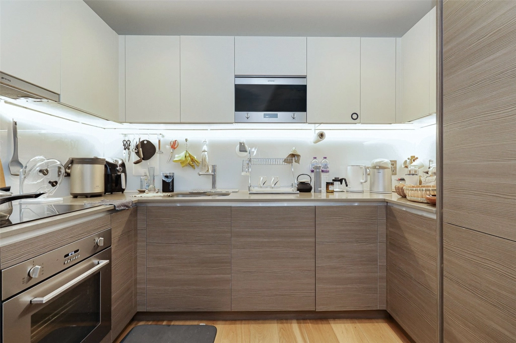 2 bedrooms apartments/flats for sale in Grove Park, Colindale - NW9 view 8