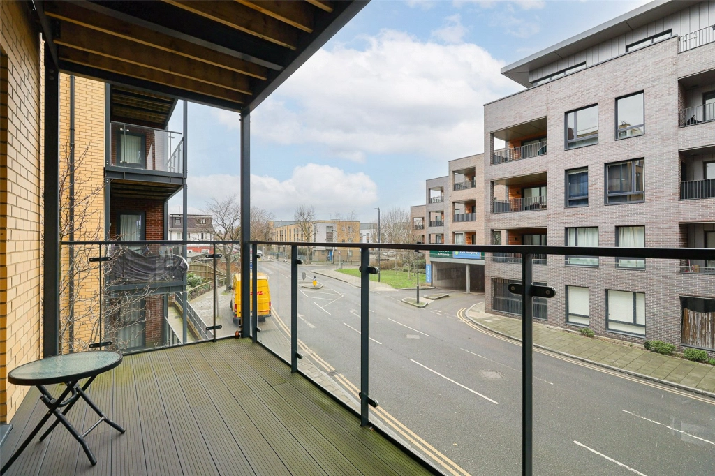 2 bedrooms apartments/flats for sale in Grove Park, Colindale - NW9 view 10