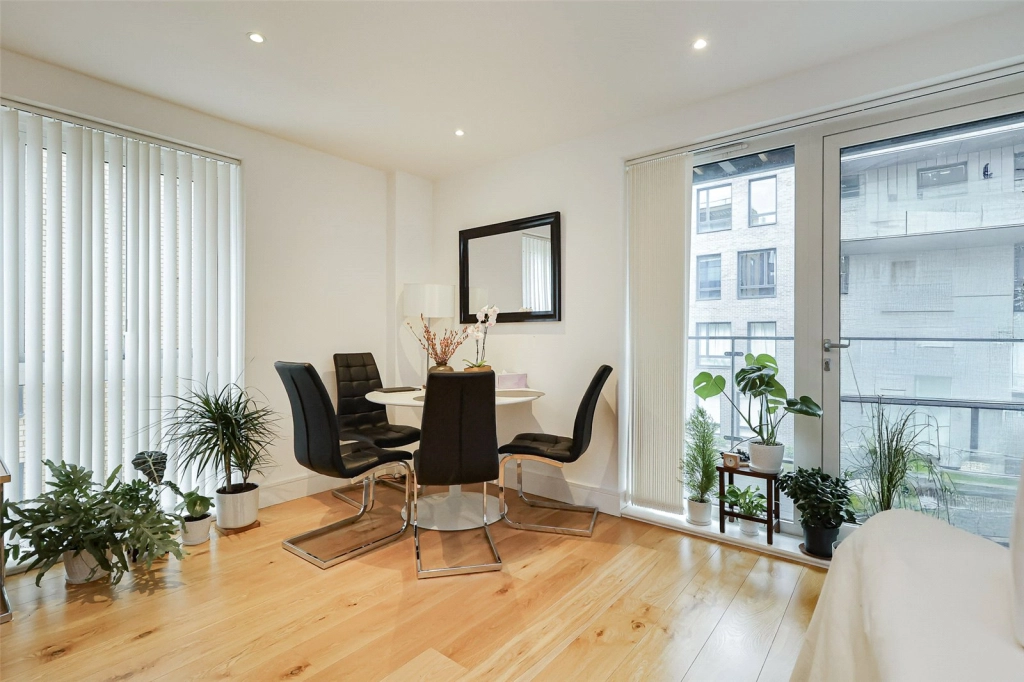 2 bedrooms apartments/flats for sale in Grove Park, Colindale - NW9 view 3