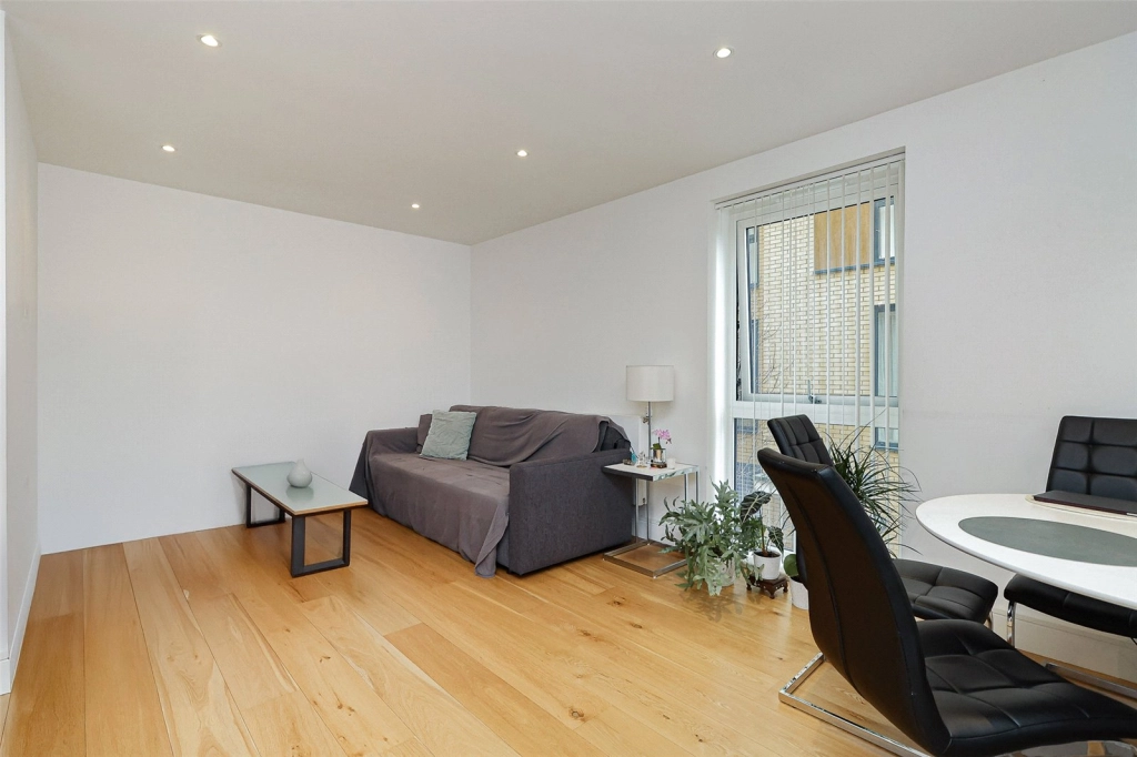 2 bedrooms apartments/flats for sale in Grove Park, Colindale - NW9 view 4