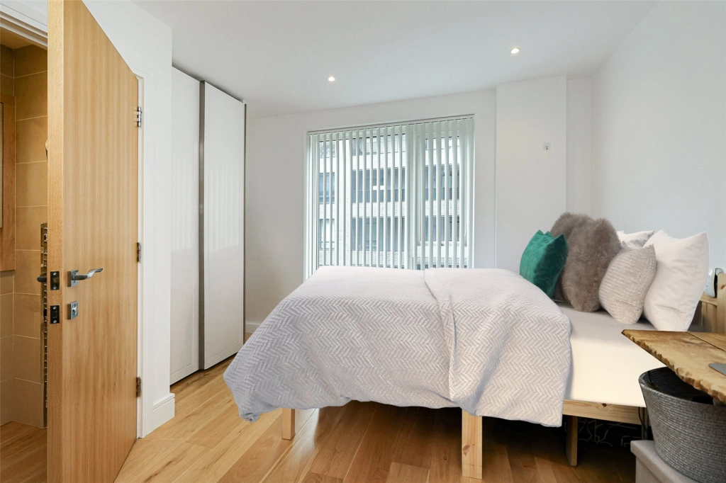 2 bedrooms apartments/flats for sale in Grove Park, Colindale - NW9 view 12