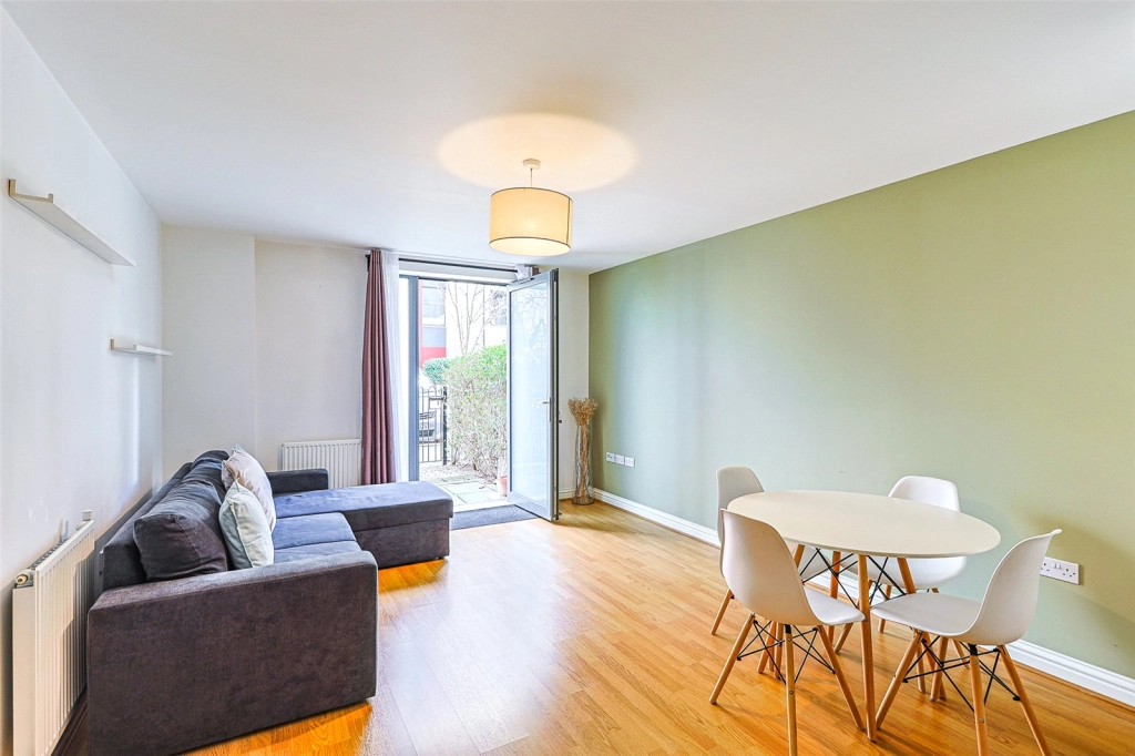 1 bedroom apartments/flats for sale in Salk Close, Colindale - NW9 view 3
