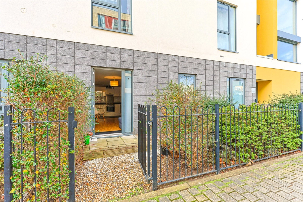 1 bedroom apartments/flats for sale in Salk Close, Colindale - NW9 view 11