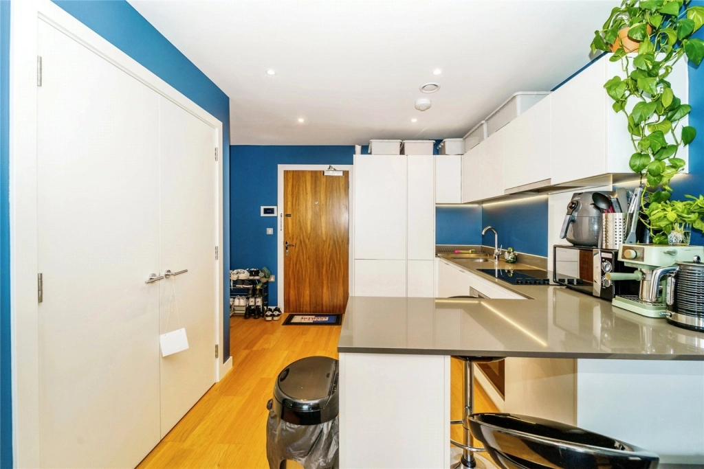 Studio apartments/flats for sale in Samara Drive, Southall - UB1 view 12