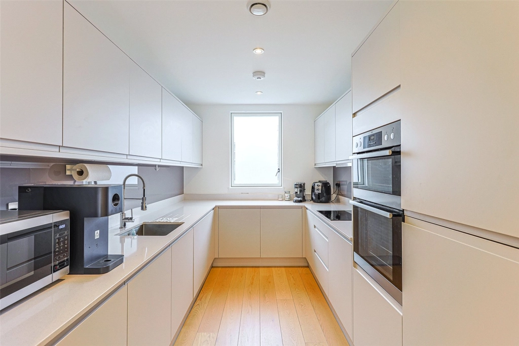 4 bedrooms houses for sale in Oriental Square, Colindale - NW9 view 4