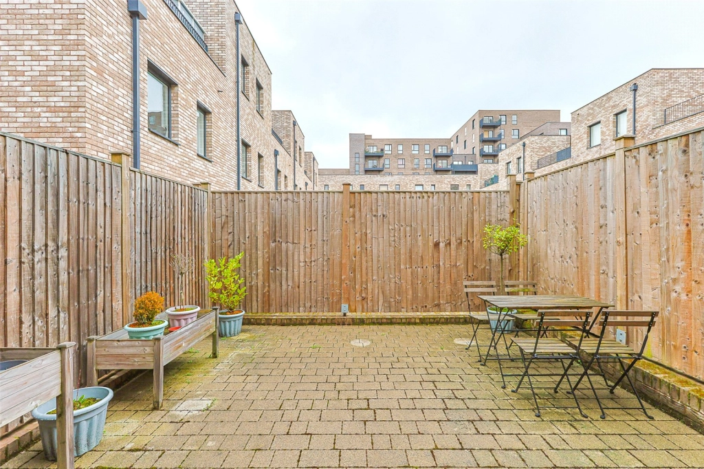 4 bedrooms houses for sale in Oriental Square, Colindale - NW9 view 19