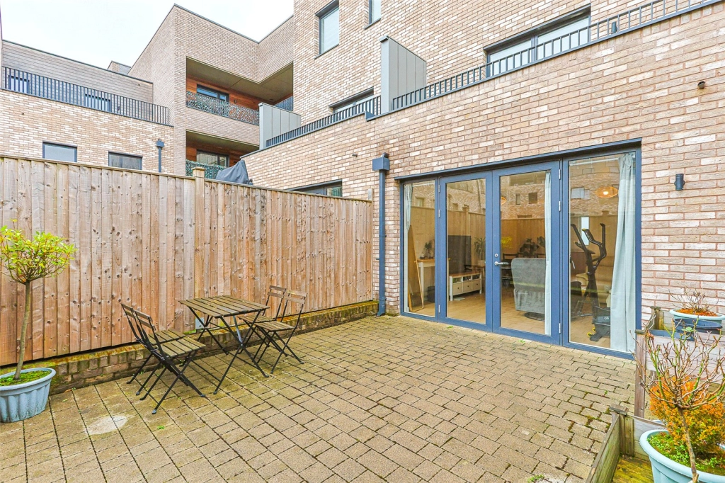 4 bedrooms houses for sale in Oriental Square, Colindale - NW9 view 18