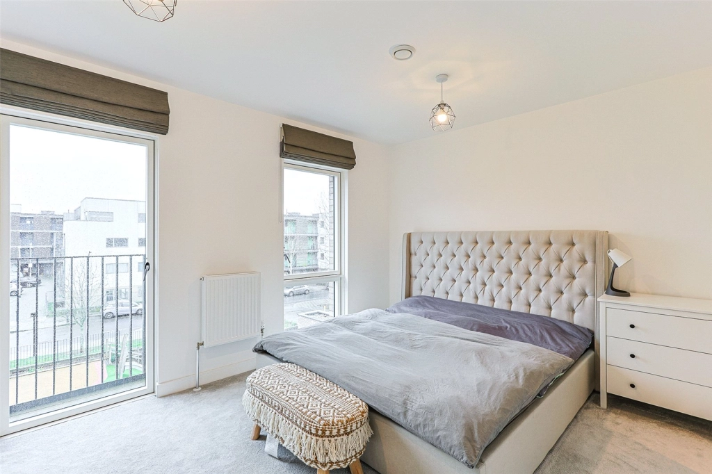 4 bedrooms houses for sale in Oriental Square, Colindale - NW9 view 6