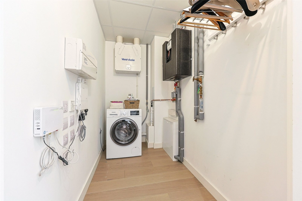 1 bedroom apartments/flats for sale in Achill Close, Colindale Gardens, Colindale - NW9 view 12