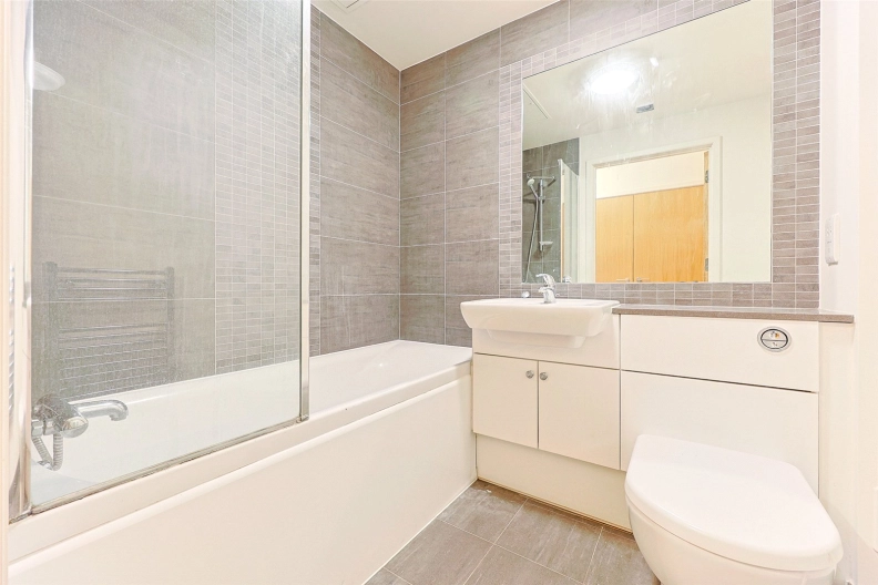 2 bedrooms apartments/flats to sale in Boulevard Drive, Beaufort Park, Colindale-image 8