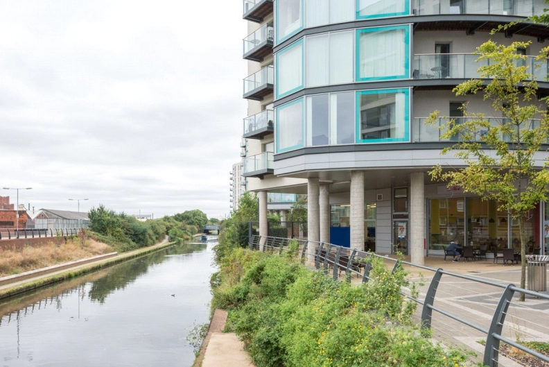 2 bedrooms apartments/flats to sale in Station Approach, Hayes-image 9