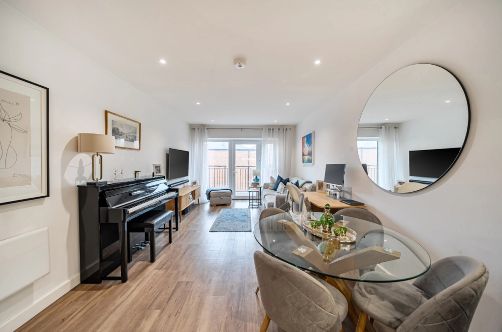 1 bedroom apartments/flats for sale in Beaufort Square, Beaufort Park, Colindale - NW9 view 3