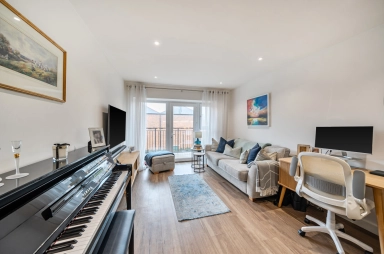 Beaufort Square, Beaufort Park, Colindale - NW9 view 4