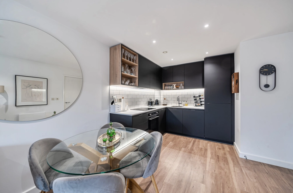 1 bedroom apartments/flats for sale in Beaufort Square, Beaufort Park, Colindale - NW9 view 12