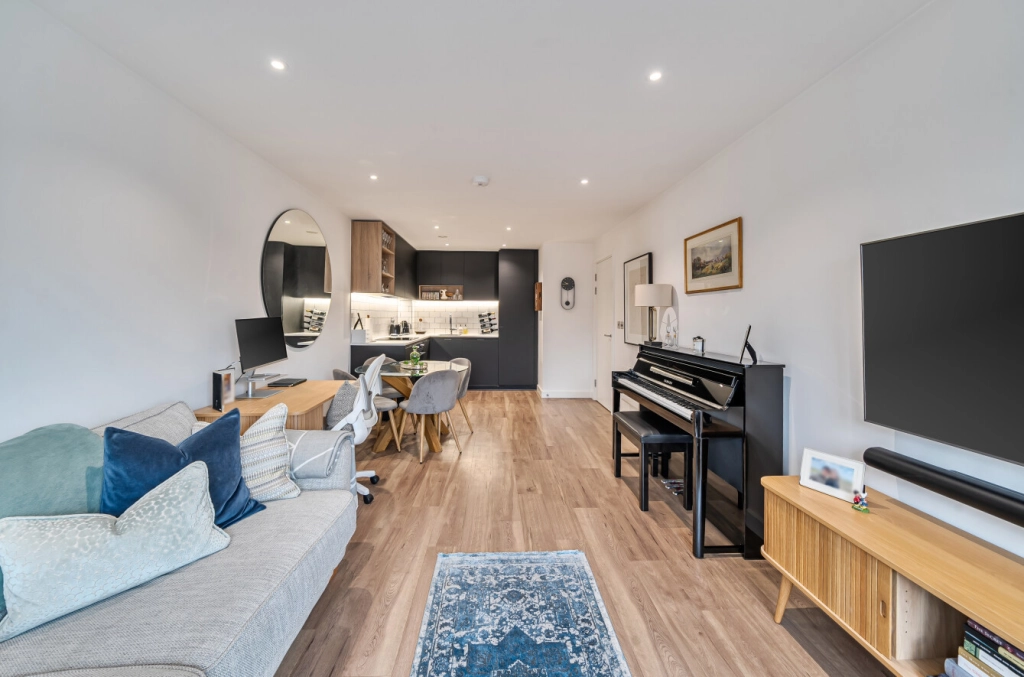 1 bedroom apartments/flats for sale in Beaufort Square, Beaufort Park, Colindale - NW9 view 13