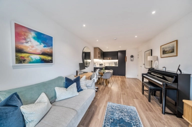 Beaufort Square, Beaufort Park, Colindale - NW9 view 2