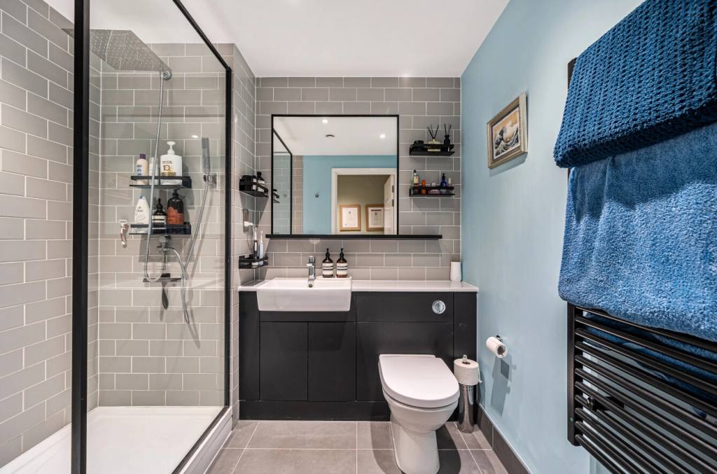 1 bedroom apartments/flats for sale in Beaufort Square, Beaufort Park, Colindale - NW9 view 9