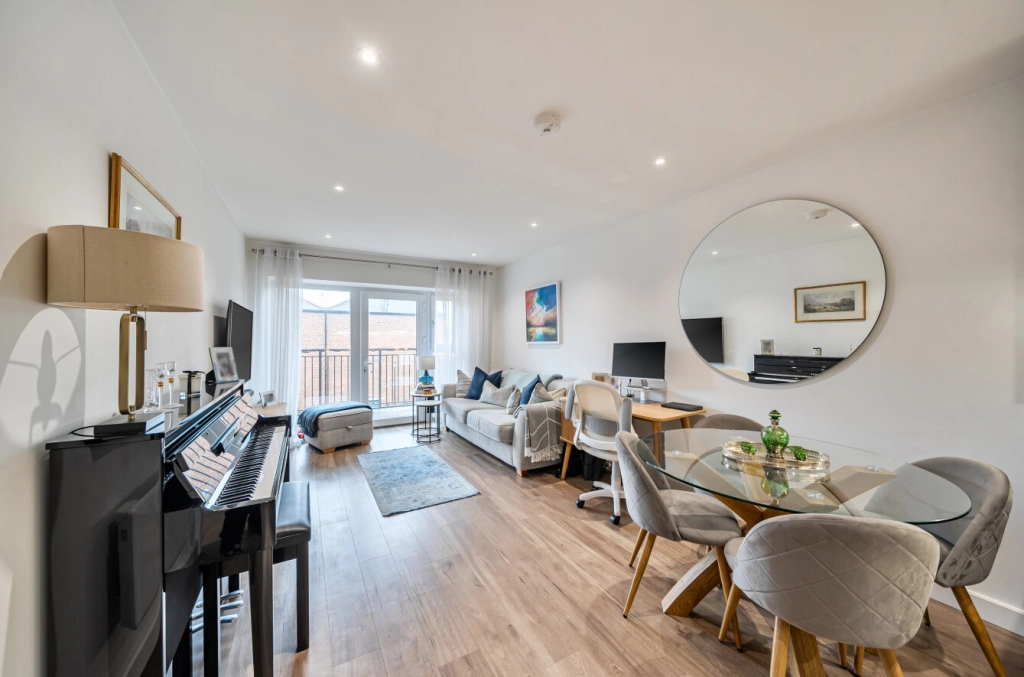 1 bedroom apartments/flats for sale in Beaufort Square, Beaufort Park, Colindale - NW9 view 6