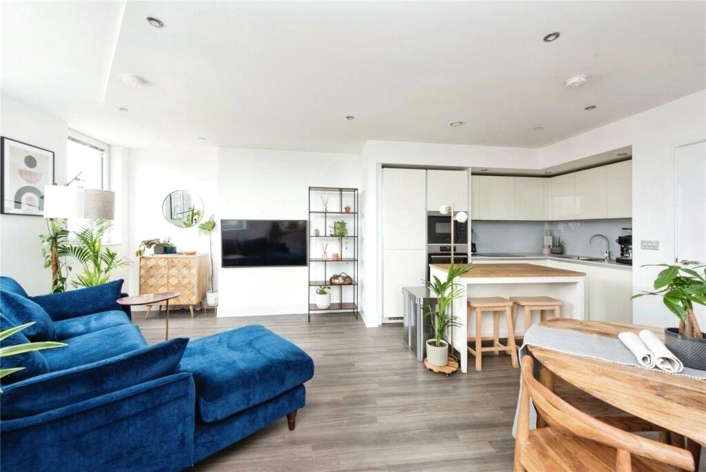 2 bedrooms apartments/flats for sale in Healum Avenue, Southall - UB2 view 3