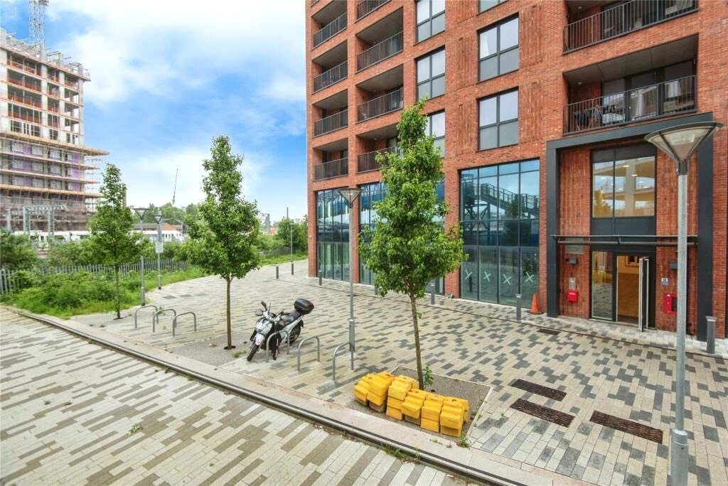 2 bedrooms apartments/flats for sale in Healum Avenue, Southall - UB2 view 11