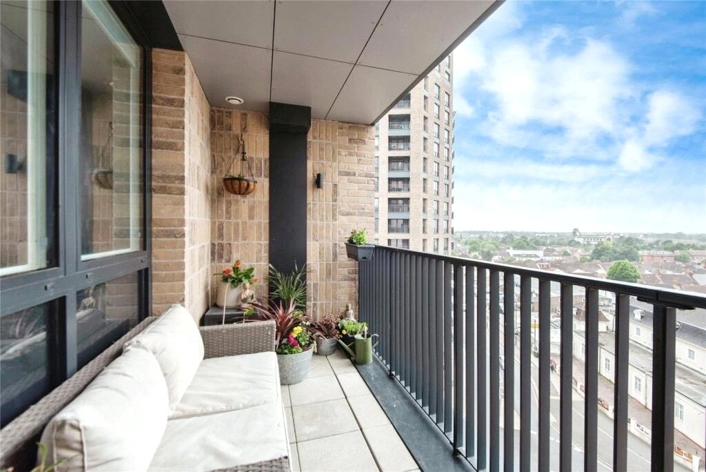 2 bedrooms apartments/flats for sale in Healum Avenue, Southall - UB2 view 9