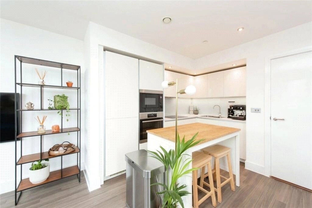 2 bedrooms apartments/flats for sale in Healum Avenue, Southall - UB2 view 8